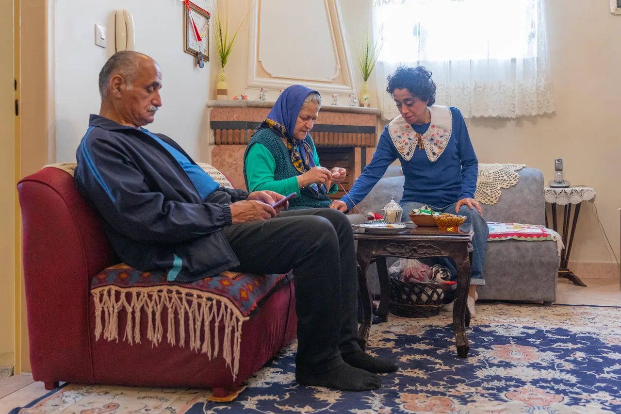Taherian, family photography by Liko Studio, photo 8 of 13