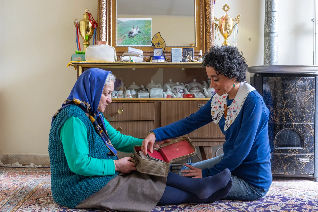Taherian, family photography by Liko Studio, photo 9 of 13